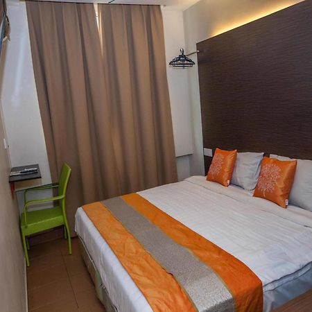Oyo Rooms Center Point Mall Кота Кинабалу Екстериор снимка