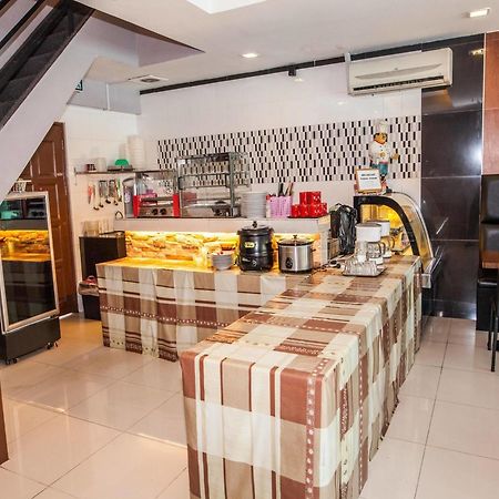 Oyo Rooms Center Point Mall Кота Кинабалу Екстериор снимка