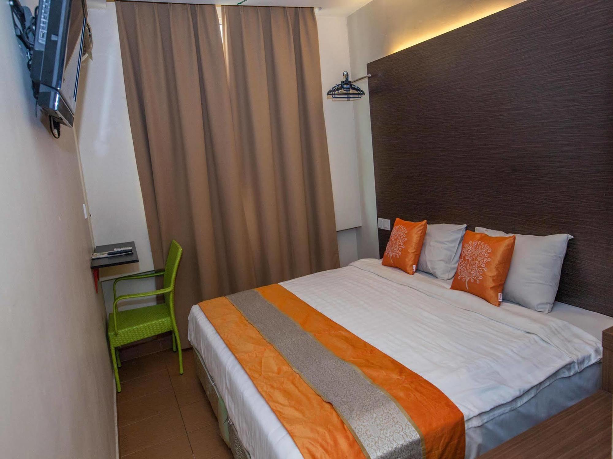 Oyo Rooms Center Point Mall Кота Кинабалу Екстериор снимка