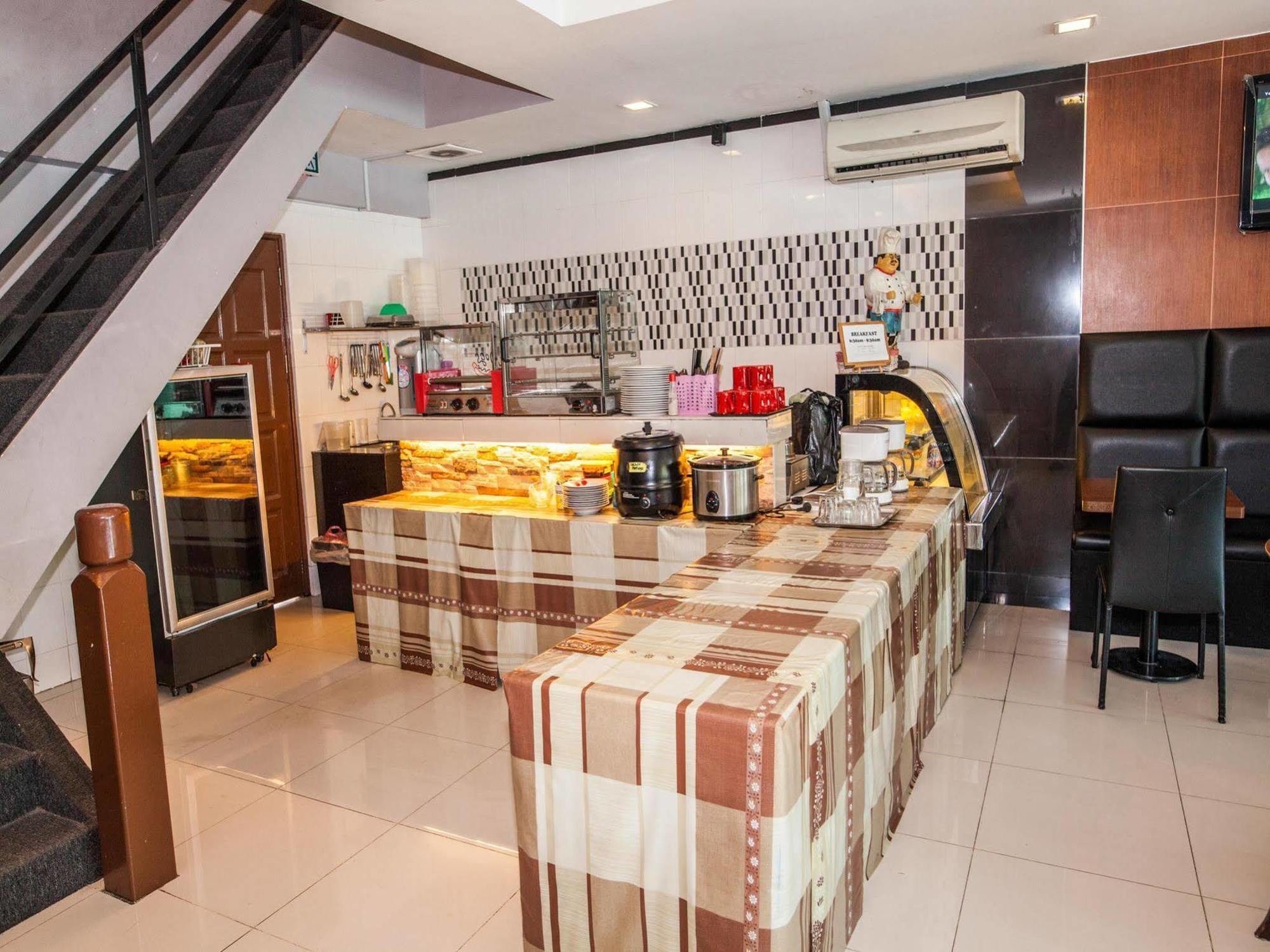 Oyo Rooms Center Point Mall Кота Кинабалу Екстериор снимка