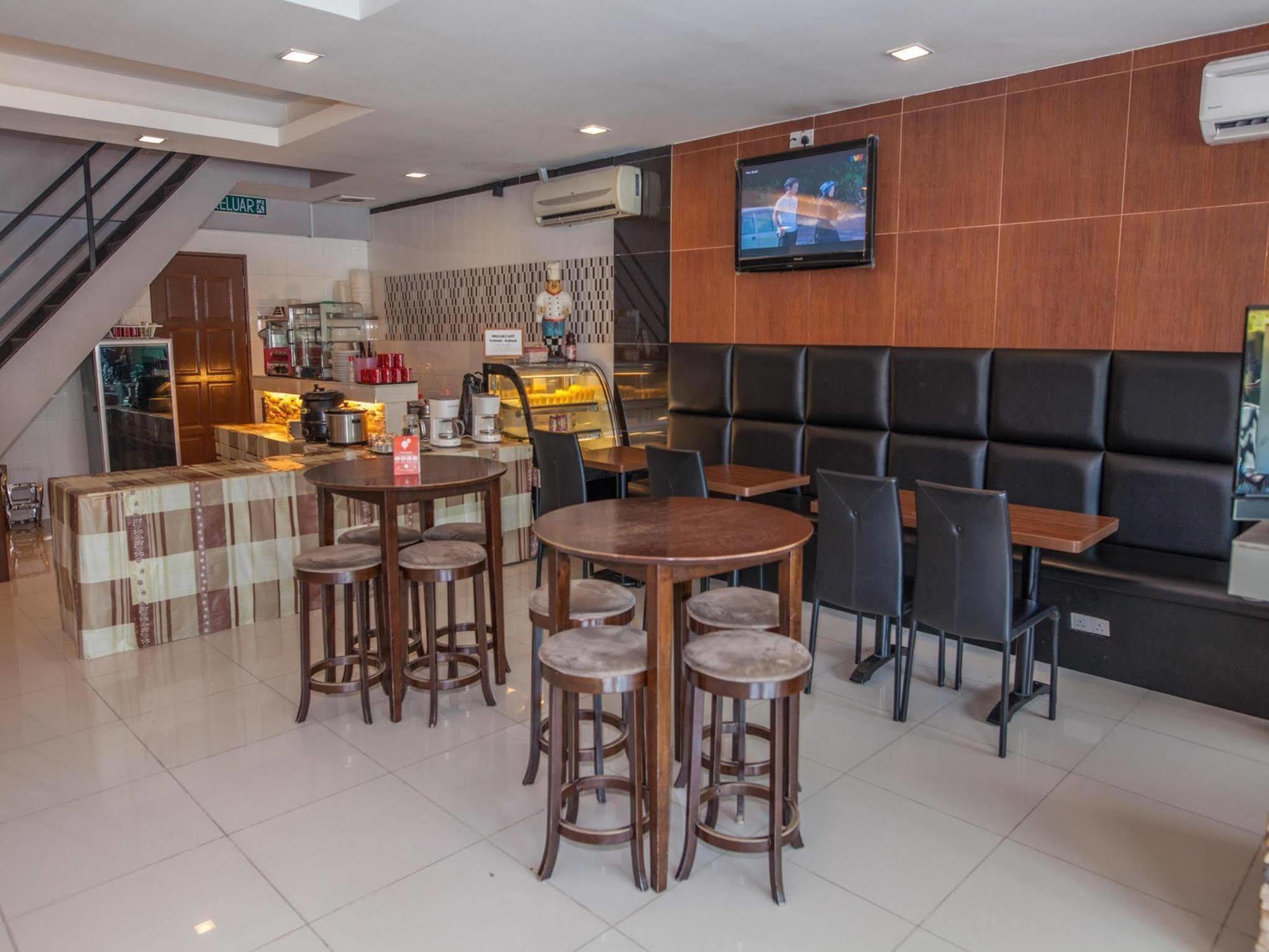Oyo Rooms Center Point Mall Кота Кинабалу Екстериор снимка