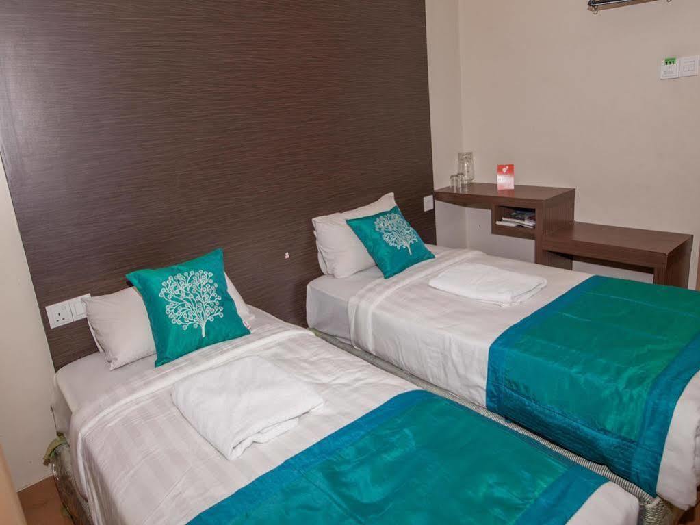Oyo Rooms Center Point Mall Кота Кинабалу Екстериор снимка